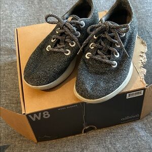 allbirds Charcoal Gray Wool Runner Lace-Up Sneakers like new!  One shoelace torn